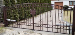 Dekoratives schmiedeeisernes Gartentor